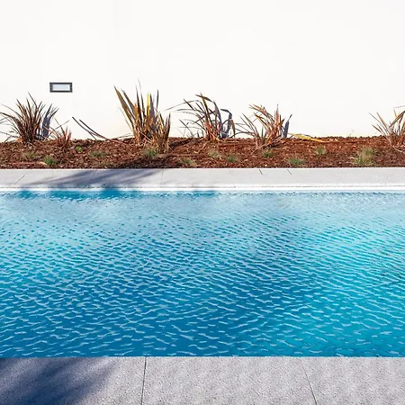 Liiiving In - Haven Pool Apartment *