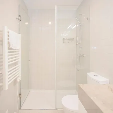 Liiiving In - Haven Pool Apartman