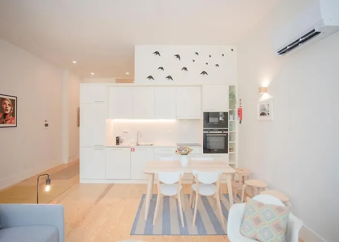 Liiiving In - Haven Pool *