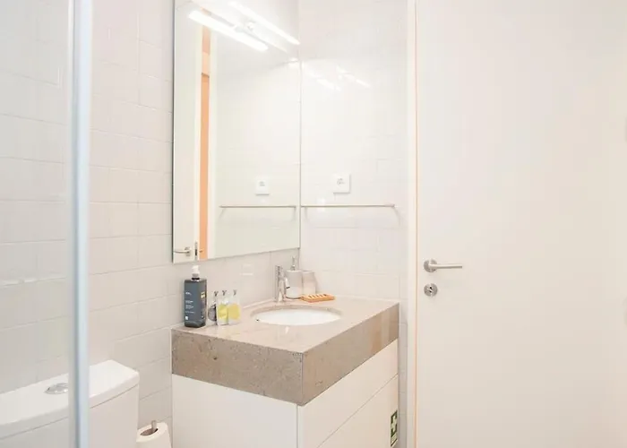 Liiiving In - Haven Pool * Oporto