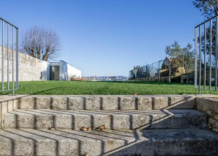 Liiiving In - Haven Pool Oporto