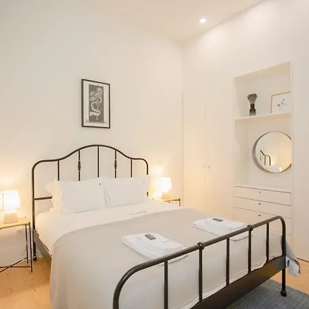 Liiiving In - Haven Pool Porto