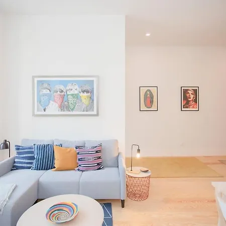 Liiiving In - Haven Pool Apartment