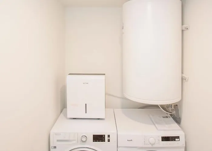 Liiiving In - Haven Pool Πόρτο