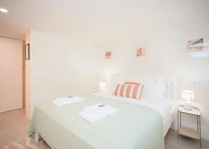 Liiiving In - Haven Pool Πόρτο