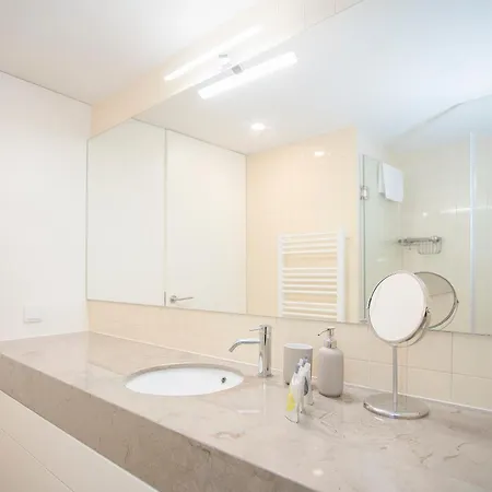 Liiiving In - Haven Pool 포르투