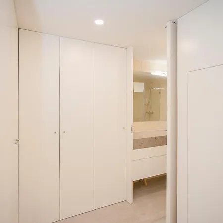 Liiiving In - Haven Pool Oporto