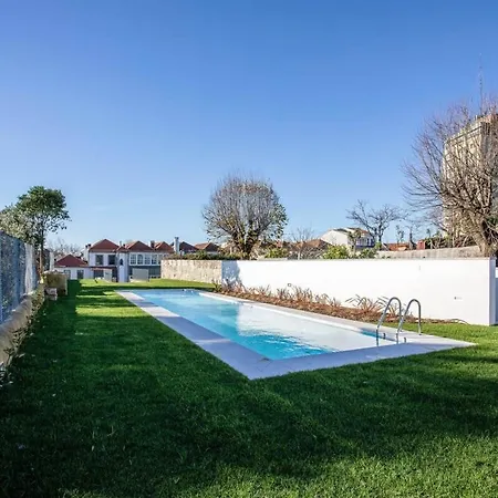 Liiiving In - Haven Pool Oporto